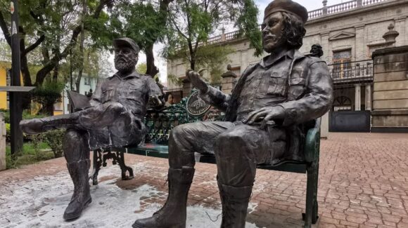 CDMX ordena restituir las estatuas del ‘Che’ y Castro que la alcaldía Cuauhtémoc retiró