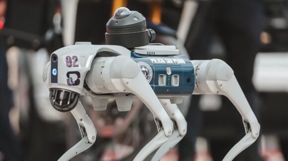 San Pedro Garza García incorpora perros robot a labores de vigilancia y monitoreo en NL