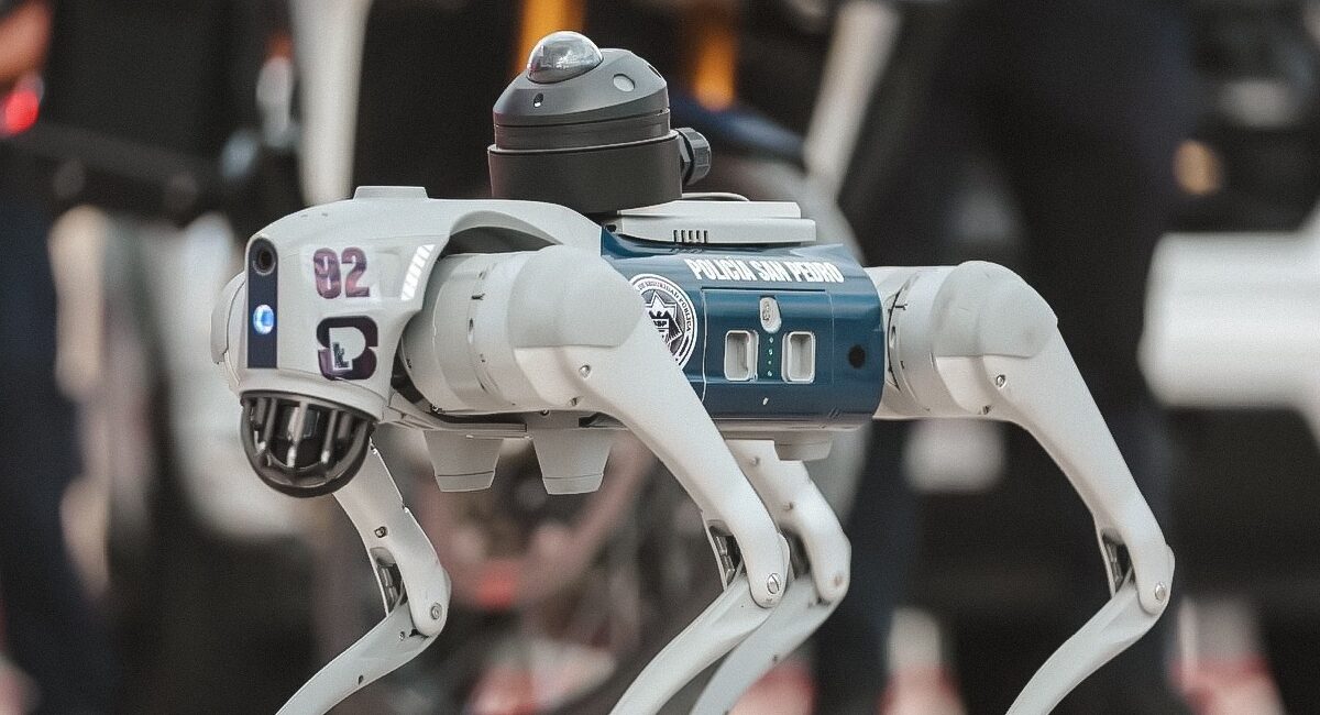 Incorpora San Pedro perros robot a las labores de vigilancia y monitoreo público