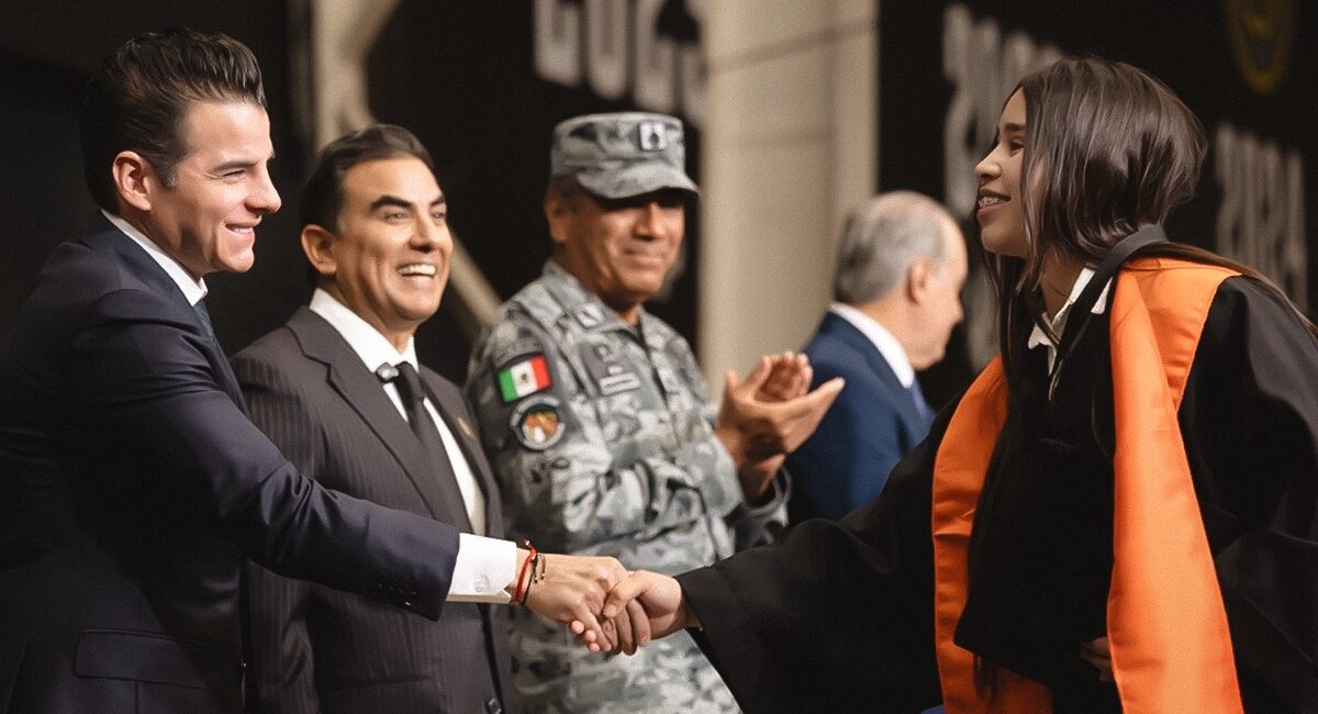 Reconoce Miguel Flores a 1,100 graduados del Colegio Militarizado ‘General Mariano Escobedo’