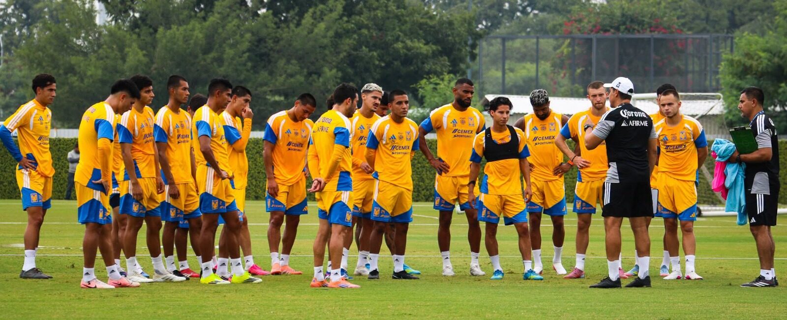 Hernán Elizondo asume el interinato de Tigres tras la salida de Guido Pizarro y encabeza su primera práctica