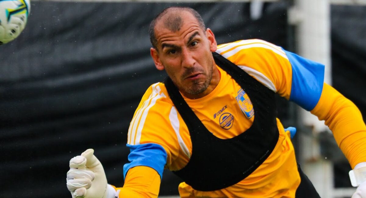 Hernán Elizondo asume el interinato de Tigres tras la salida de Guido Pizarro y encabeza su primera práctica