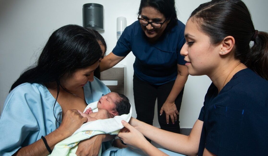 Clara Brugada anuncia cambios al apoyo embarazadas en CDMX: Así se entregarán los 9 meses