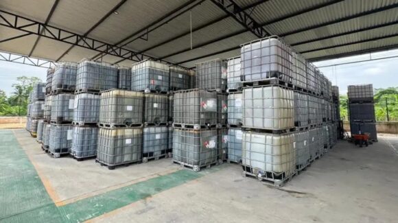 Autoridades de Veracruz aseguran un centro de almacenamiento ilegal de combustible en Coatepec