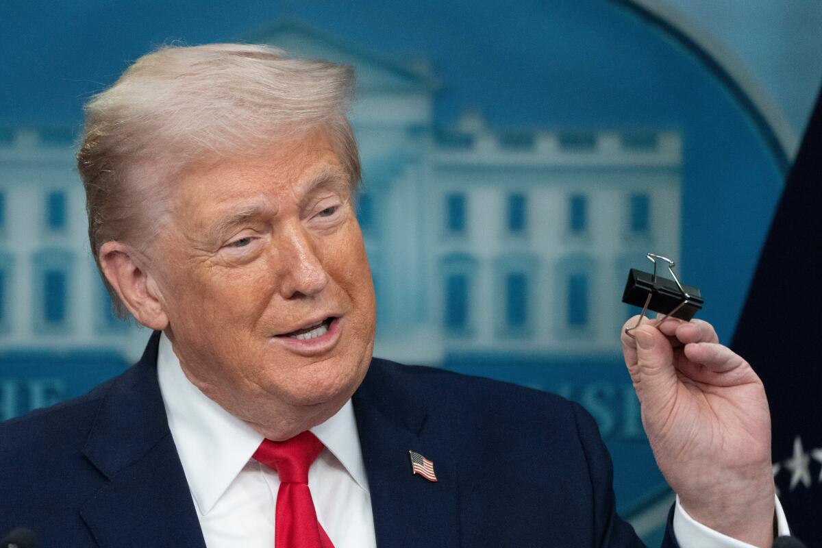 Donald Trump cuestiona el apoyo de China y de Rusia a Irán ante las represalias estadounidenses contra Teherán