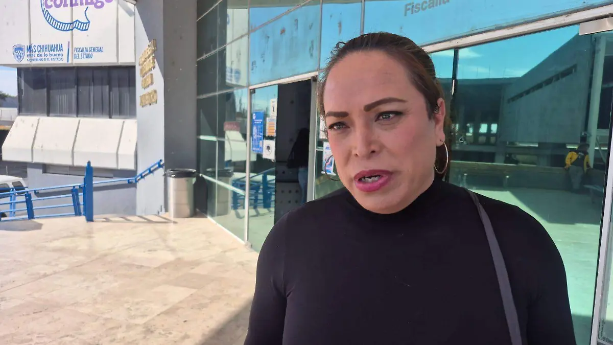 Activistas trans se desnudan en señal de protesta durante una conferencia de prensa en el Congreso de Chihuahua