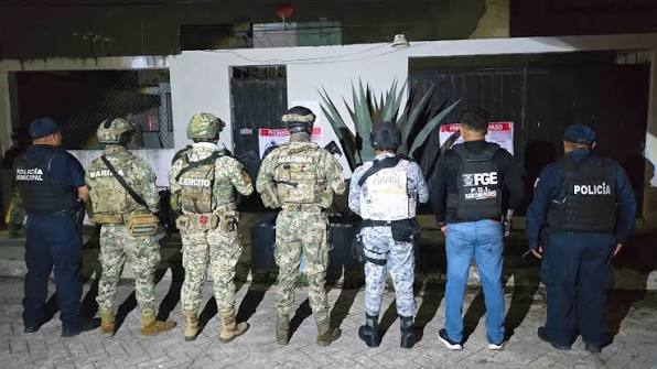 Autoridades de CDMX aseguran un cargamento con 54 kilos de marihuana; la droga se distribuía por una aplicación de taxis