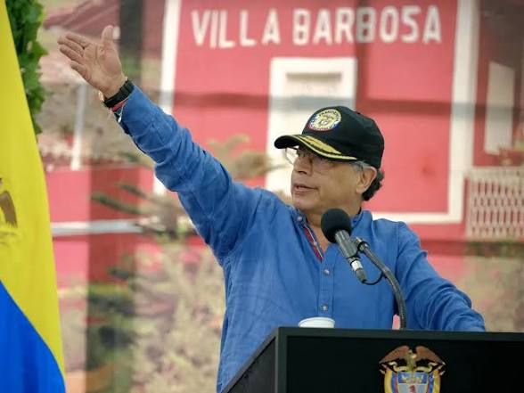 Gustavo Petro denuncia una caravana con símbolos nazis en la ciudad de Valledupar; el presidente colombiano alertó sobre el nuevo gobierno que asumirá el 7 de agosto