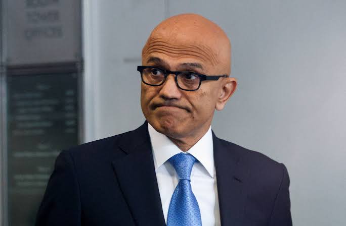 CEO de Microsoft advierte a las empresas sobre los riesgos de compartir datos con Inteligencia Artificial