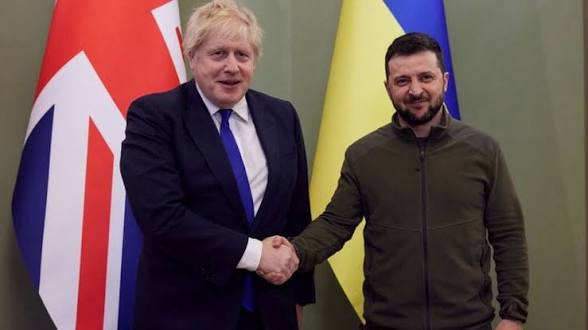 Excomandante británico atribuye a Boris Johnson el fracaso de las negociaciones entre Moscú y Kiev