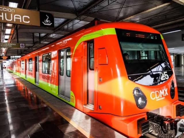 Un hombre agredió a su pareja y la aventó a las vías del Metro en CDMX