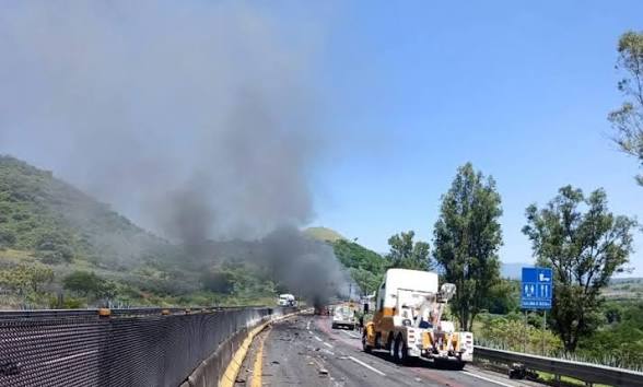 Un accidente en la autopista Guadalajara-Tepic deja un saldo de al menos 16 fallecidos