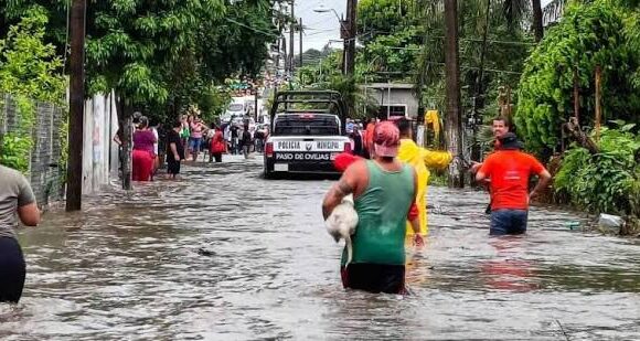 Lluvias en Veracruz provocan severas inundaciones tras el desbordamiento del río Tolomé