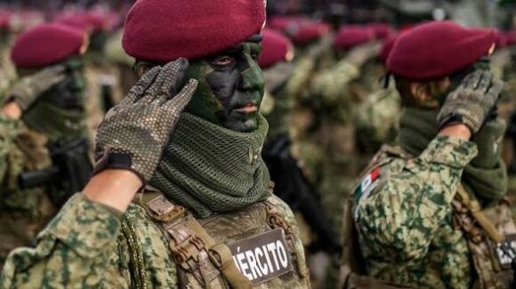 CNDH desvincula al Ejército Mexicano del caso Ayotzinapa; Encinas exhibe documentos sobre un presunto soldado infiltrado