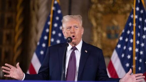 Trump amenaza a Panamá con exigir la devolución del canal