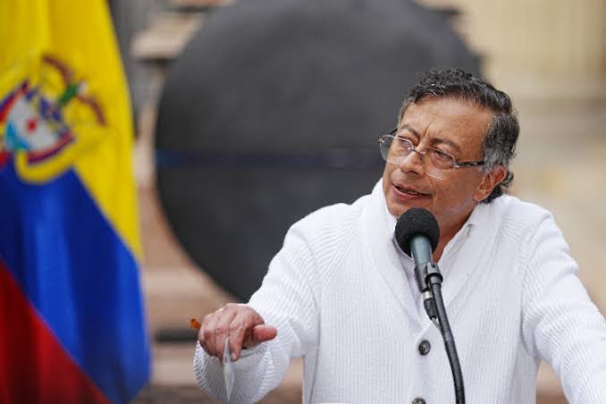 La aprobación de Gustavo Petro sube casi tres puntos antes de dejar la presidencia de Colombia; según encuesta