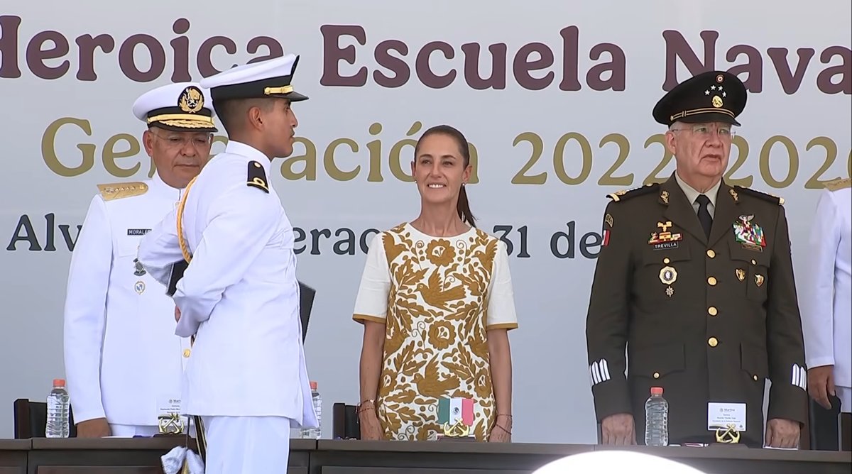 Claudia Sheinbaum encabeza graduación de guardiamarinas de la Heroica Escuela Naval Militar