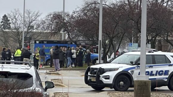 Un policía de Wisconsin disparó y mató un hombre que lo apuñaló durante un arresto en Madison