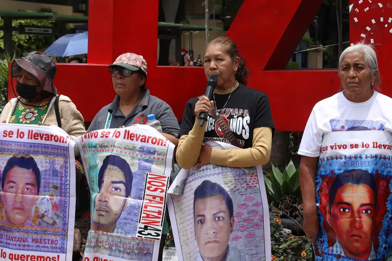 Padres de los 43 normalistas de Ayotzinapa exigen condena contra Ángel Aguirre por ocultar evidencias en el caso