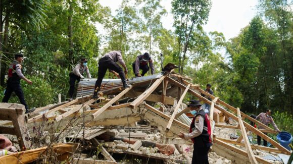 Terremoto en Indonesia: Suman 53 muertos, 130 heridos y más de 5 mil evacuados