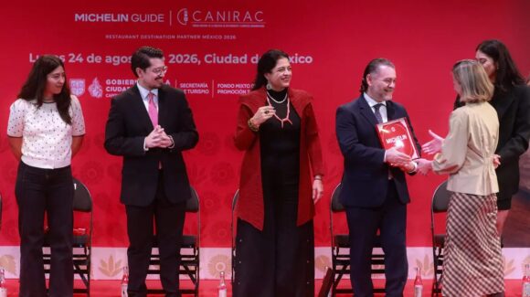 Reciben restaurantes de CDMX sus placas de la Guía Michelin 2026