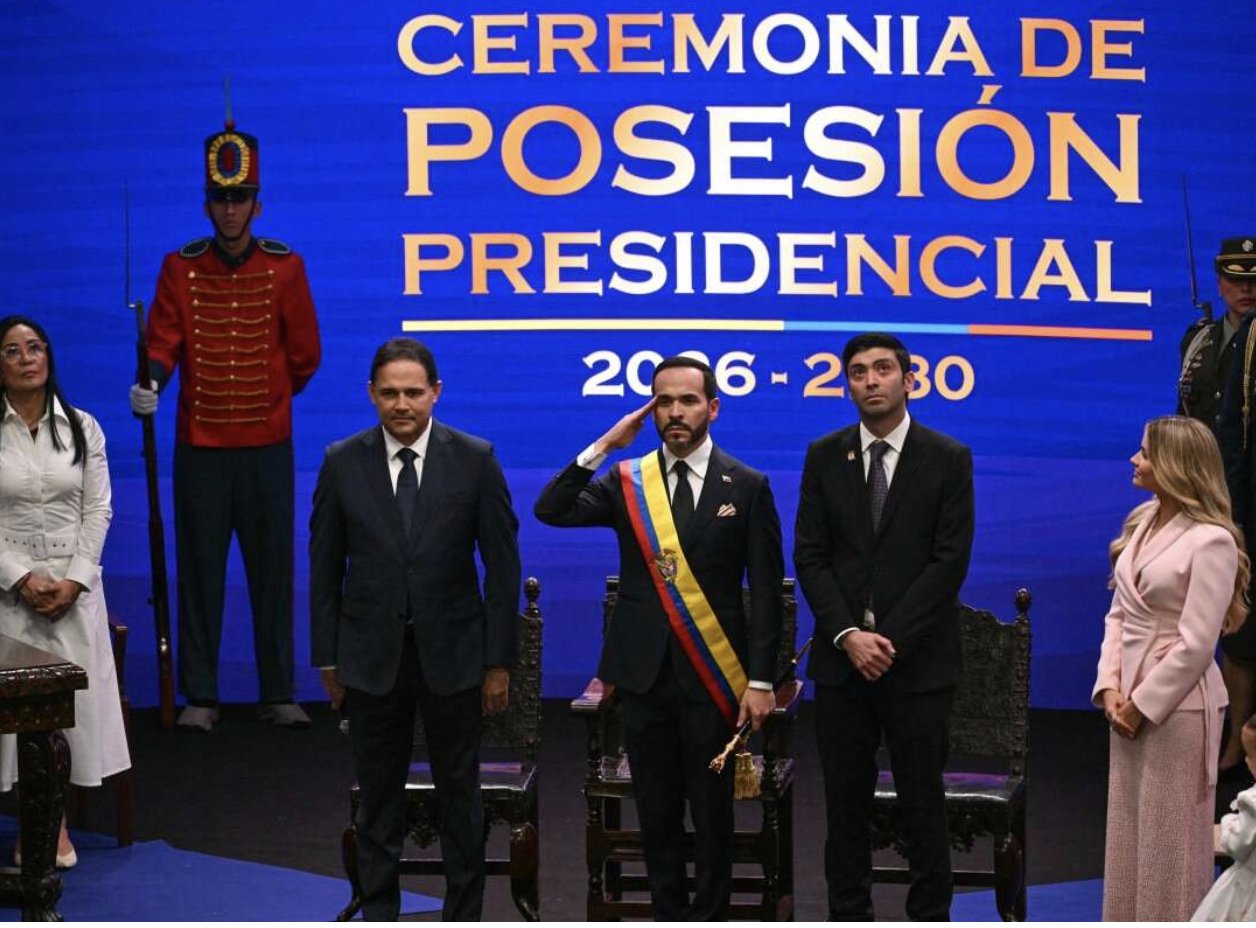 Abelardo de la Espriella asume la presidencia de Colombia con promesa de descentralización