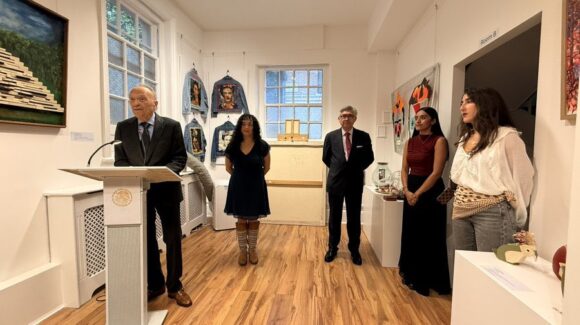 Gertz Manero reaparece en Londres como embajador de México