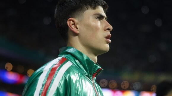 Armando ‘Hormiga’ González ya está en Grecia para firmar su contrato con el Olympiacos
