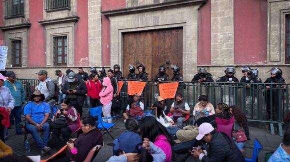 CNTE logra más de mil 300 plazas nuevas para Oaxaca tras reunión con Claudia Sheinbaum