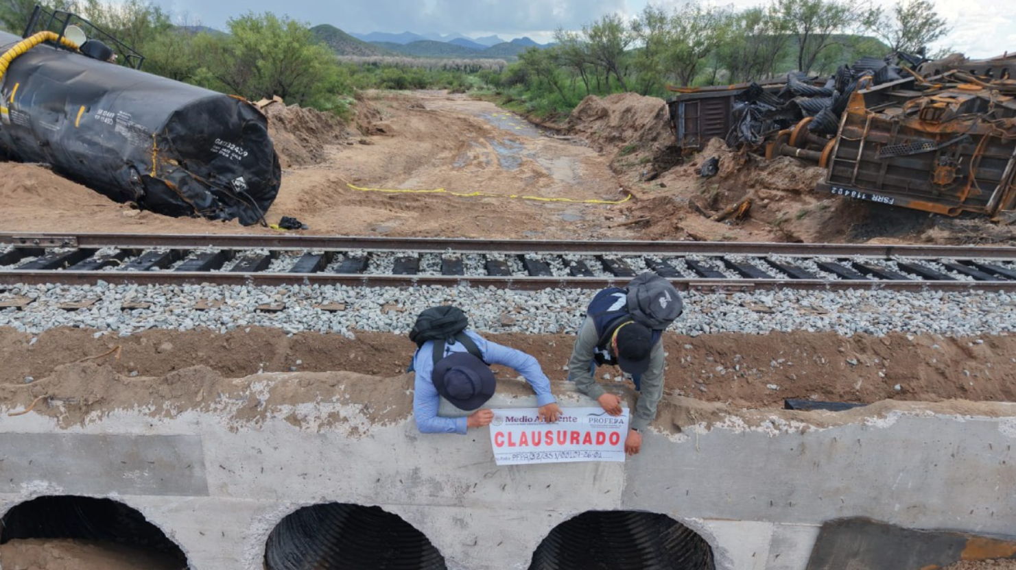 Semarnat y Profepa ordenan a Ferromex remediar daño ambiental tras derrame químico en Sonora