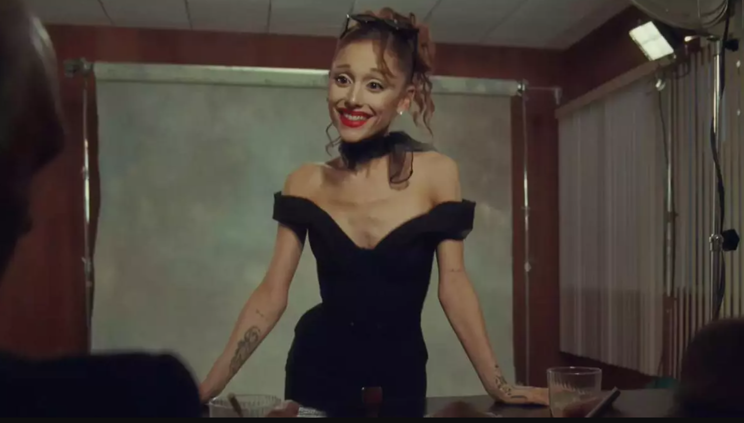 Ariana Grande genera preocupación por su apariencia tras estreno del videoclip ‘Petal’