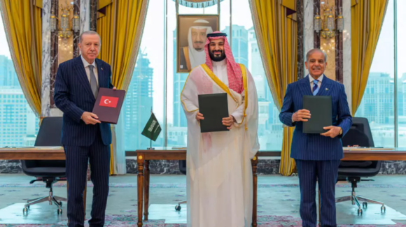 Arabia Saudita, Turquía y Pakistán firman pacto de defensa mutua en Medio Oriente
