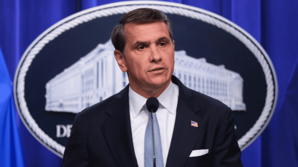 Senado confirma al exabogado de Trump, Todd Blanche, como fiscal general de EU