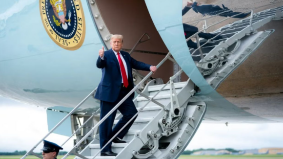 Trump habría salido de Turquía en secreto a bordo de avión militar por amenaza de Irán