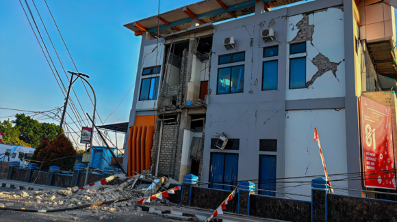 Indonesia registra un segundo terremoto de magnitud 6.9 en 24 horas