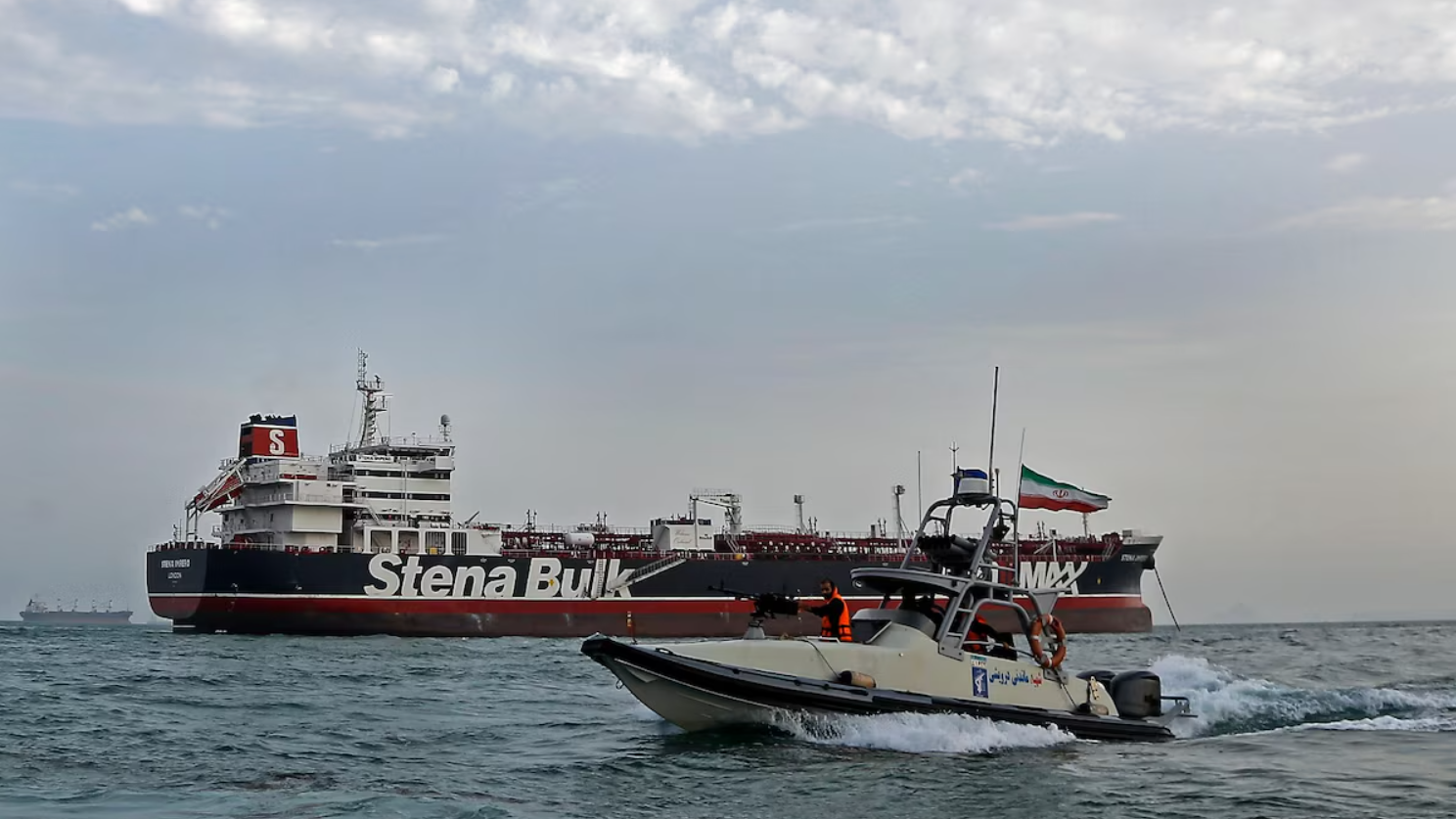 Irán responde a Trump: Ormuz no se puede conquistar con un tuit ni con portaaviones