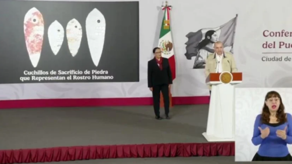 INAH descubre 179 piezas prehispánicas en una cueva ceremonial de la cultura zoque