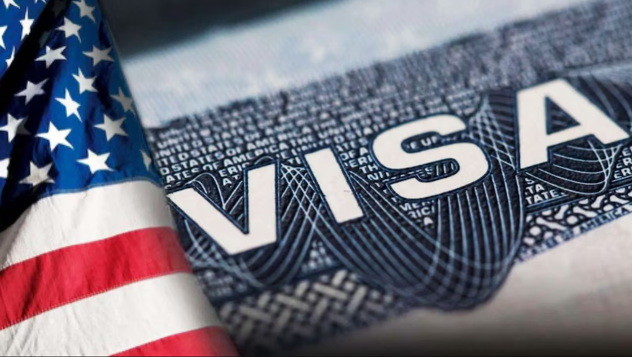 Jueza de Estados Unidos declara ilegal la suspensión de visas de residencia para 75 países