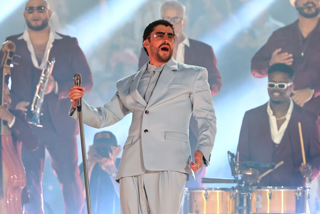 Bad Bunny cierra su gira en Puerto Rico con Rauw Alejandro y lanza contundente mensaje