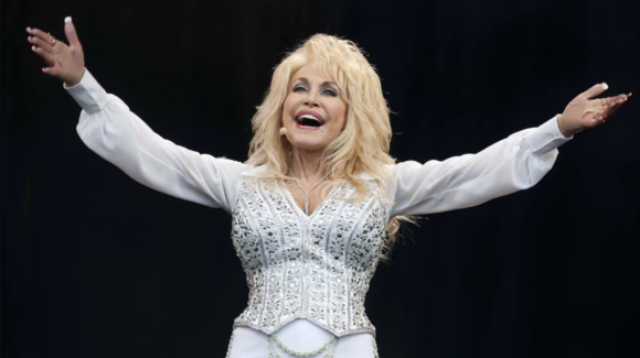 Muere Dolly Parton, reina de la música country y activista humanitaria, a los 80 años
