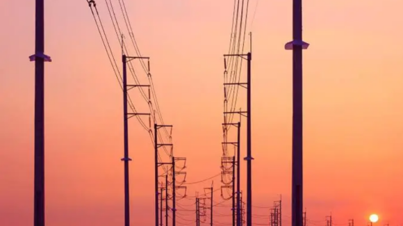 Trump declara emergencia nacional para blindar su red eléctrica ante riesgos extranjeros