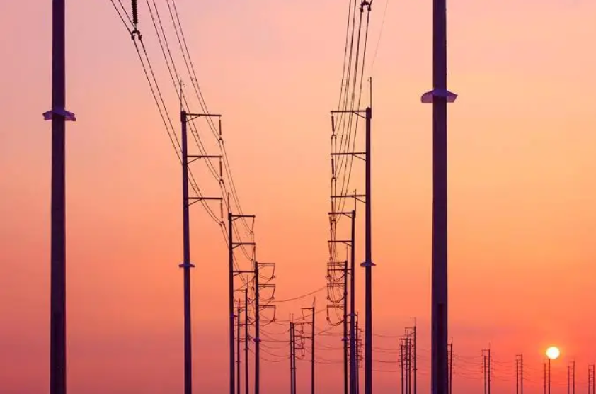 Trump declara emergencia nacional para blindar su red eléctrica ante riesgos extranjeros
