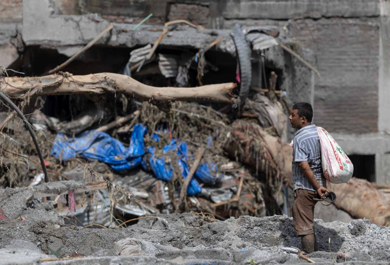 Suman 676 muertos y casi 3 mil desaparecidos por las inundaciones en Nepal