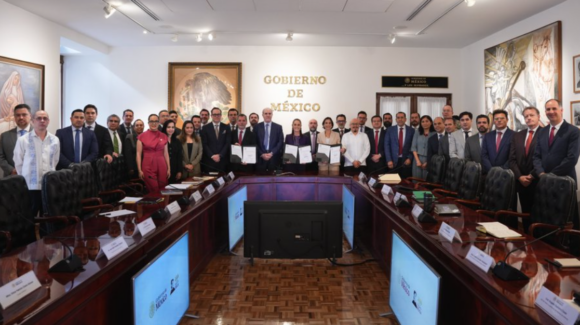 Sheinbaum renueva acuerdo voluntario con gasolineros para contener la inflación
