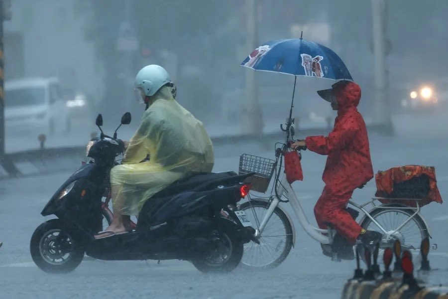 Supertifón Dolphin toca tierra en China y fuerza evacuación de un millón de personas