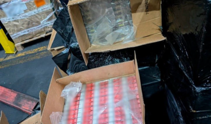 ANAM decomisa 5.8 millones de cigarros apócrifos en AICM de la CDMX