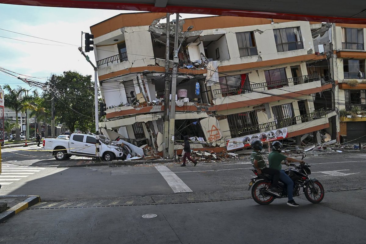 Colombia registra 329 muertes y 247 desaparecidos tras terremoto de 7.4