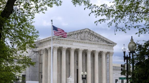 Corte Suprema de Estados Unidos frena a Trump y mantiene la ciudadanía por nacimiento