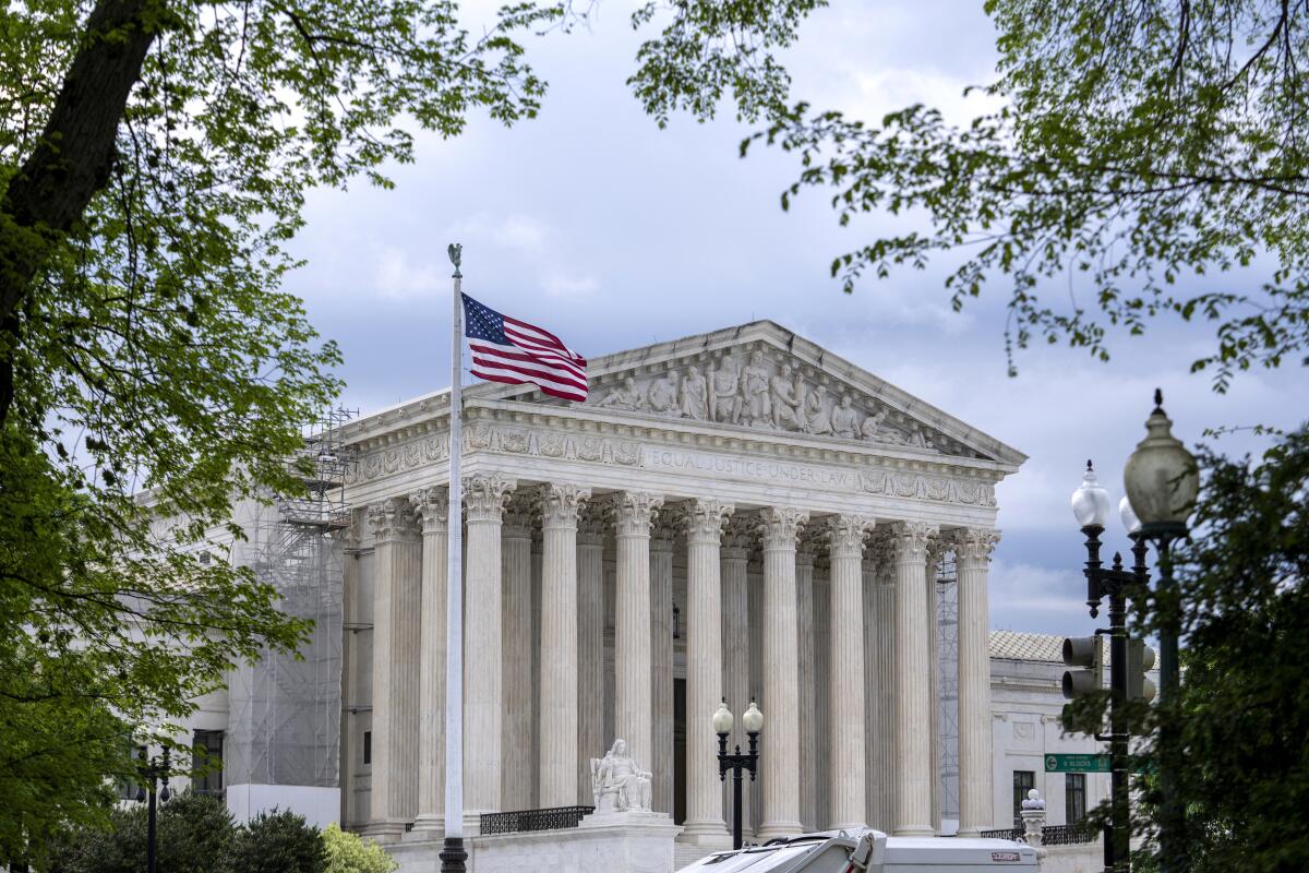 Corte Suprema de Estados Unidos frena a Trump y mantiene la ciudadanía por nacimiento