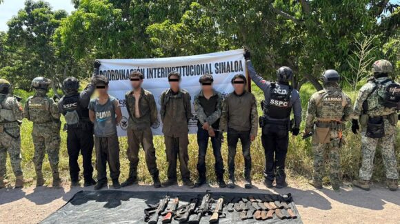 Golpe a la delincuencia en Sinaloa: Capturan a ocho y aseguran armas, explosivos y droga